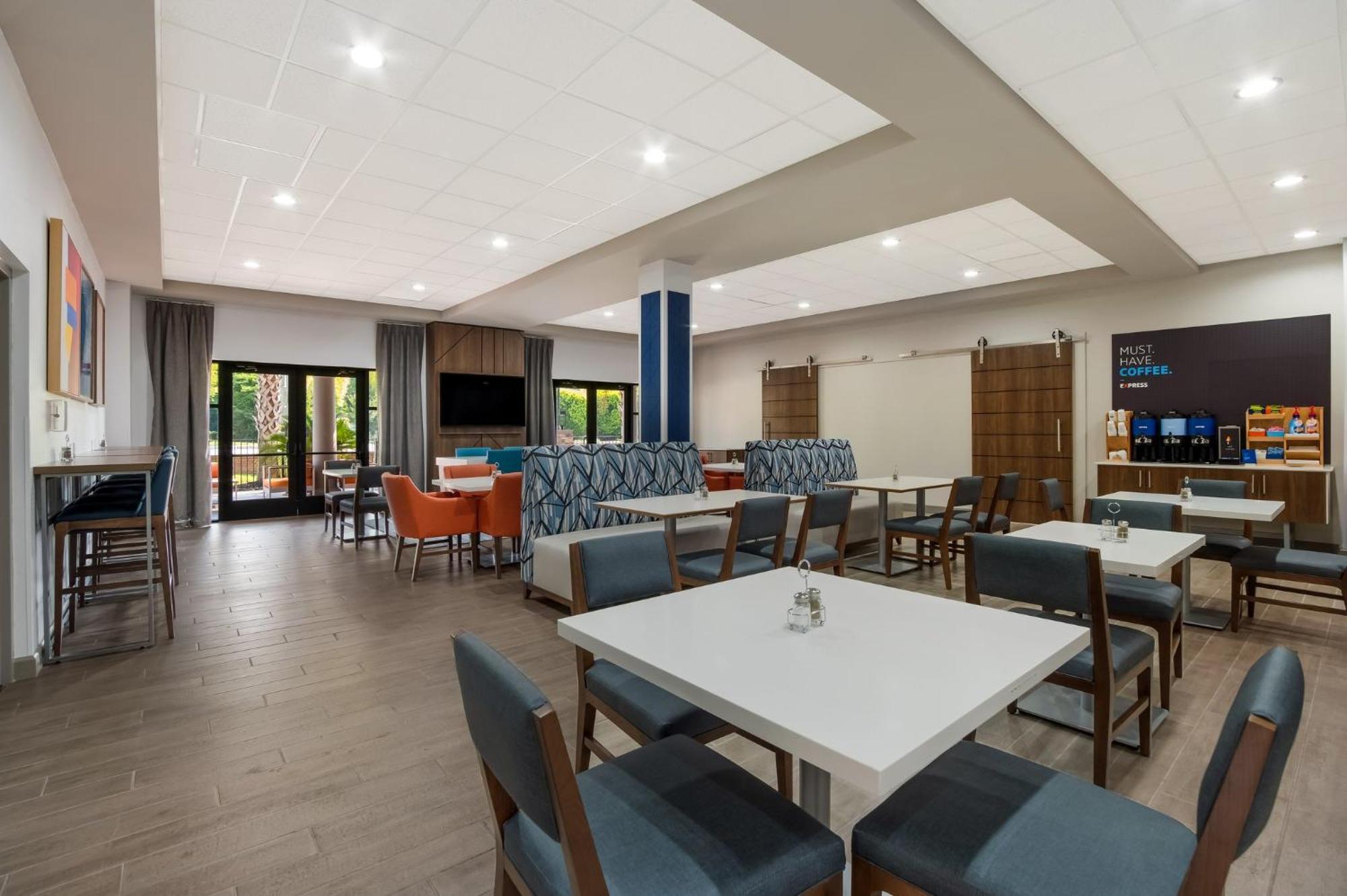 Holiday Inn Express & Suites Lexington By Ihg Экстерьер фото