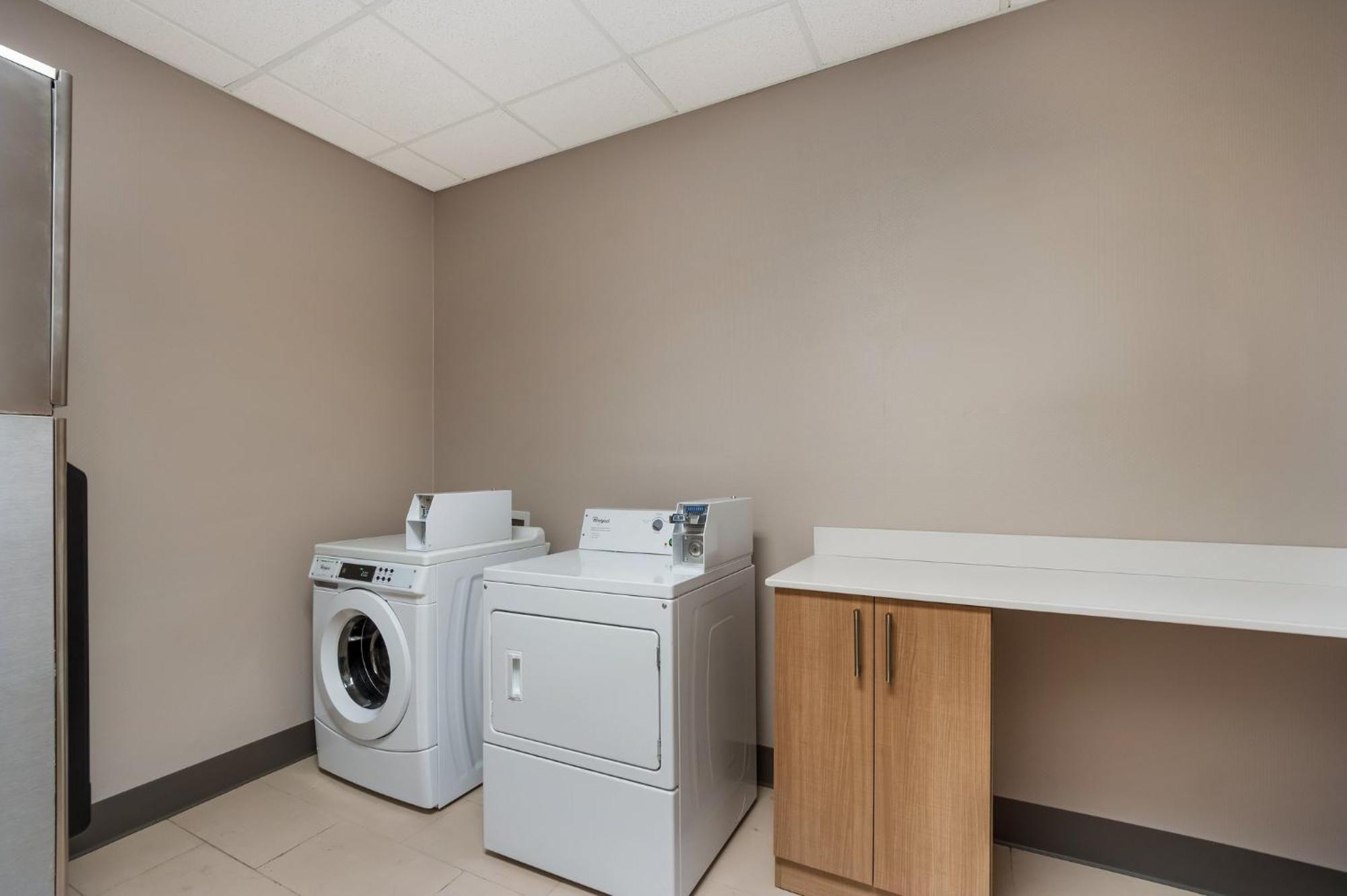 Holiday Inn Express & Suites Lexington By Ihg Экстерьер фото